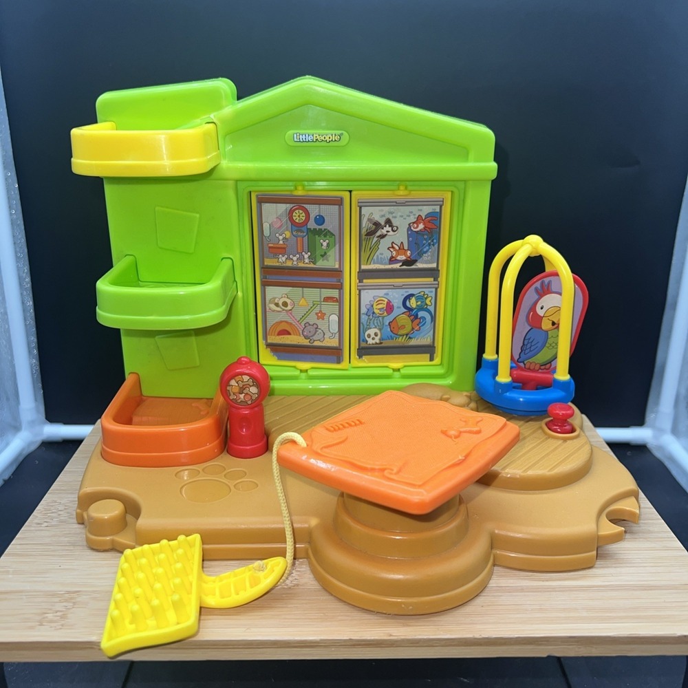 Fisher Price Little People Vet Center Pet Animal Clinic 2014 year